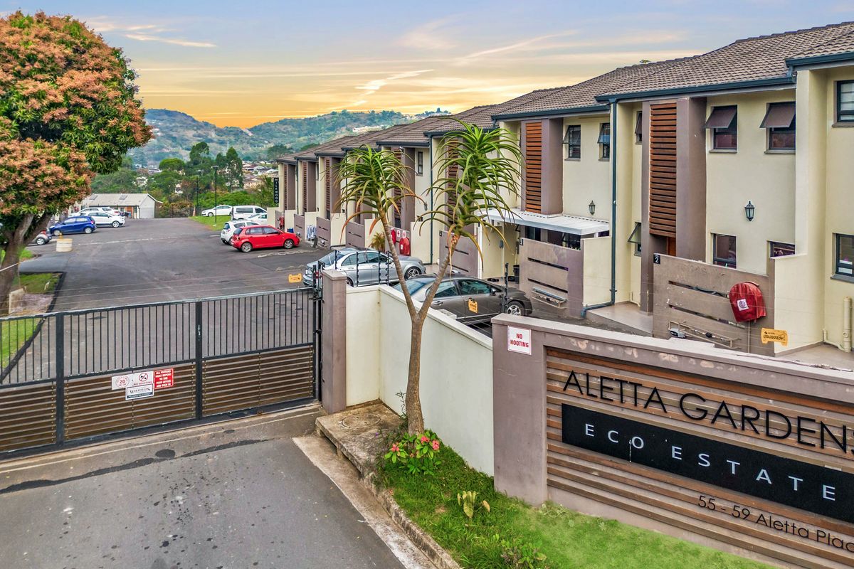 Contemporary Pet-friendly Townhouse in Serene Eco-Estate! - Photo 4