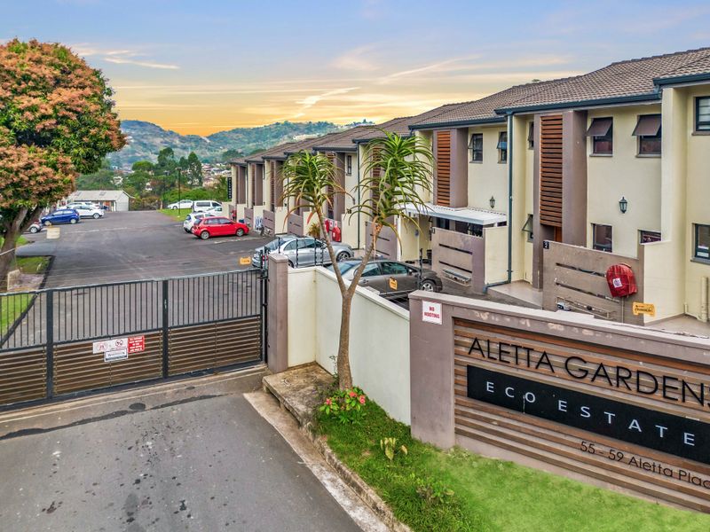 Contemporary Pet-friendly Townhouse in Serene Eco-Estate! - Photo 4