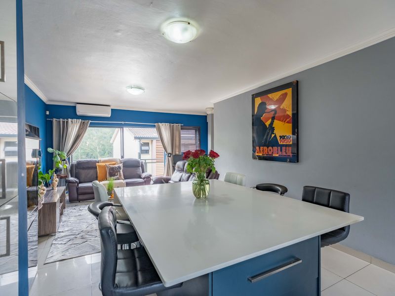 Contemporary Pet-friendly Townhouse in Serene Eco-Estate! - Photo 8