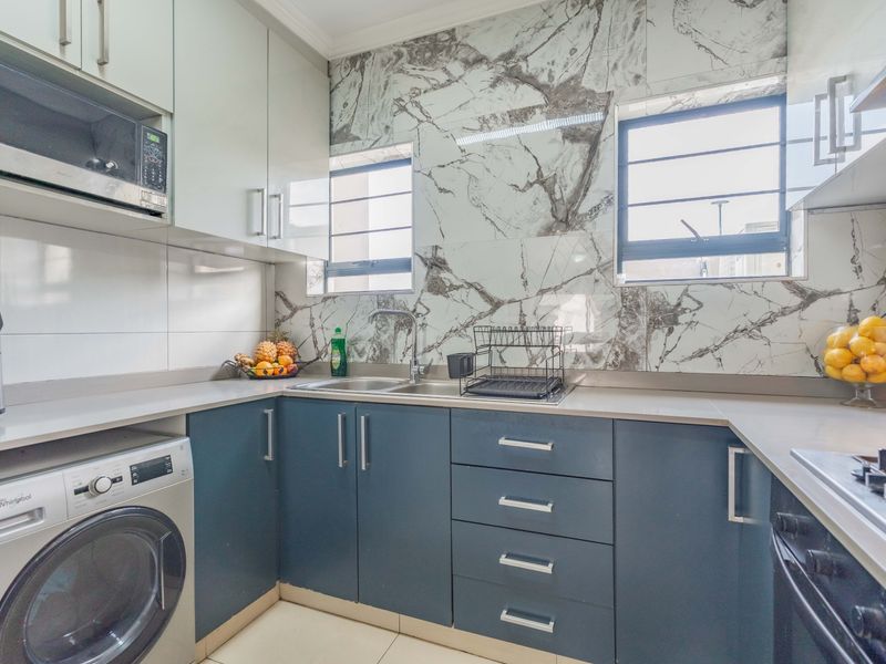 Contemporary Pet-friendly Townhouse in Serene Eco-Estate! - Photo 6