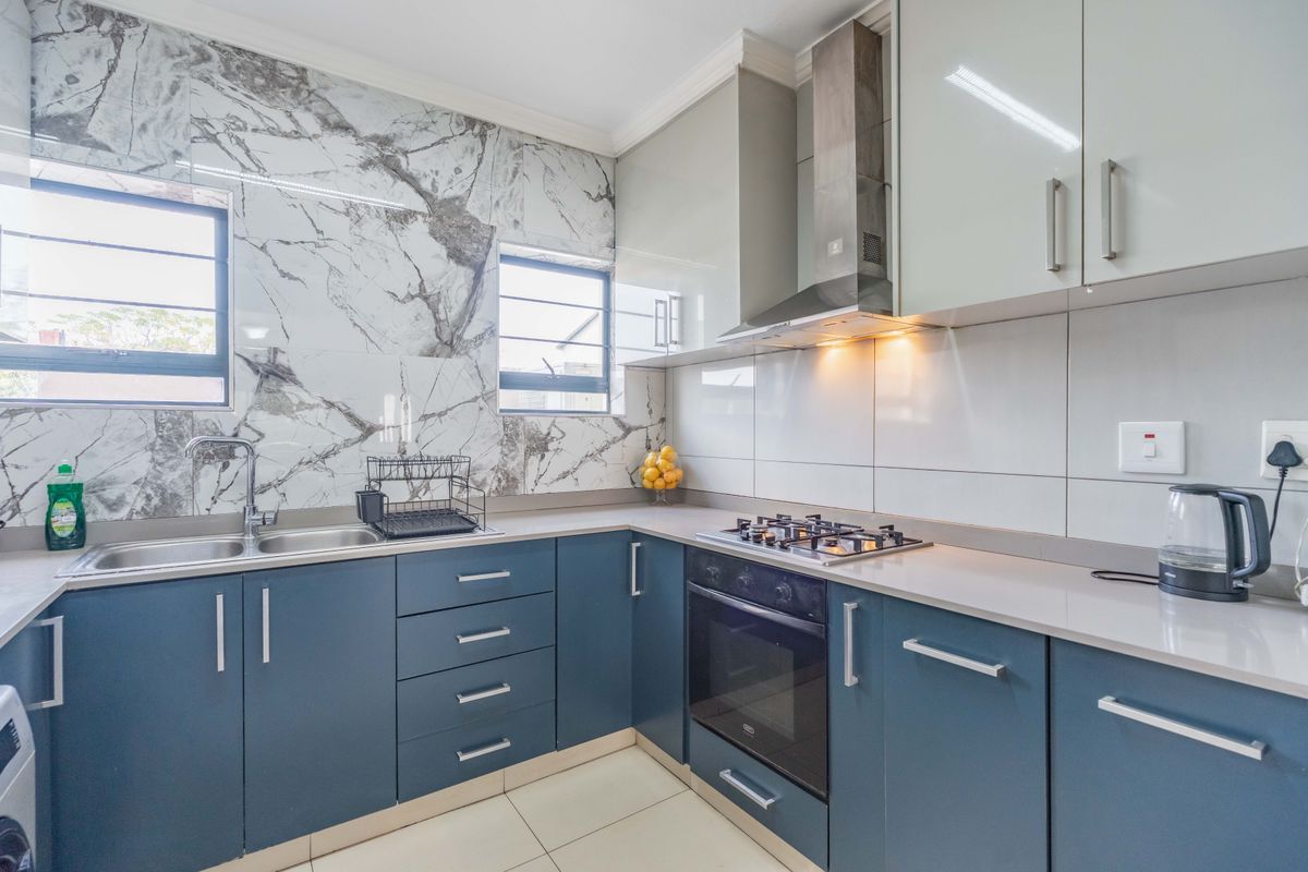 Contemporary Pet-friendly Townhouse in Serene Eco-Estate! - Photo 5