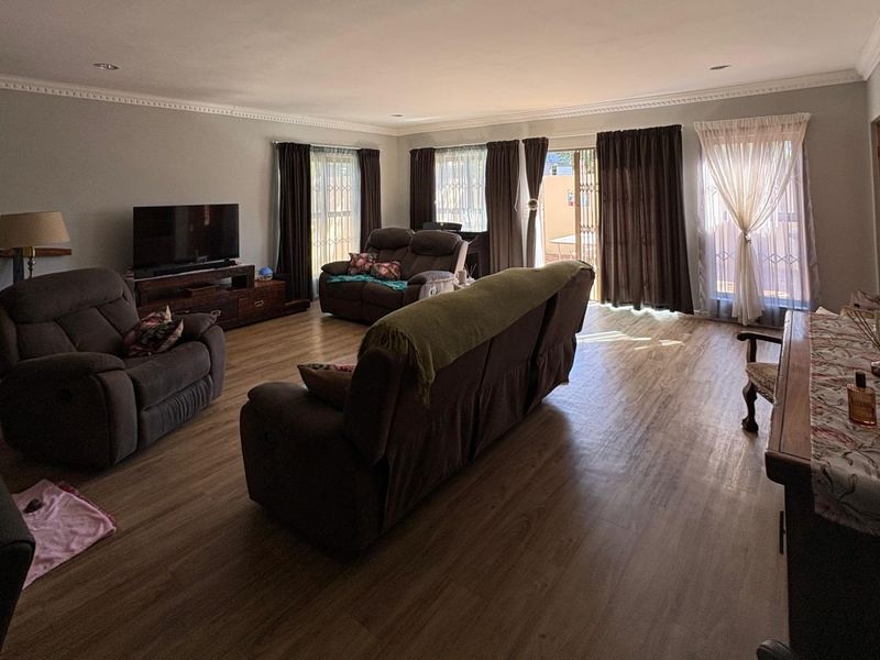 Perfectly located within walking distance to shops and healthcare, this home offers both convenience - Photo 10