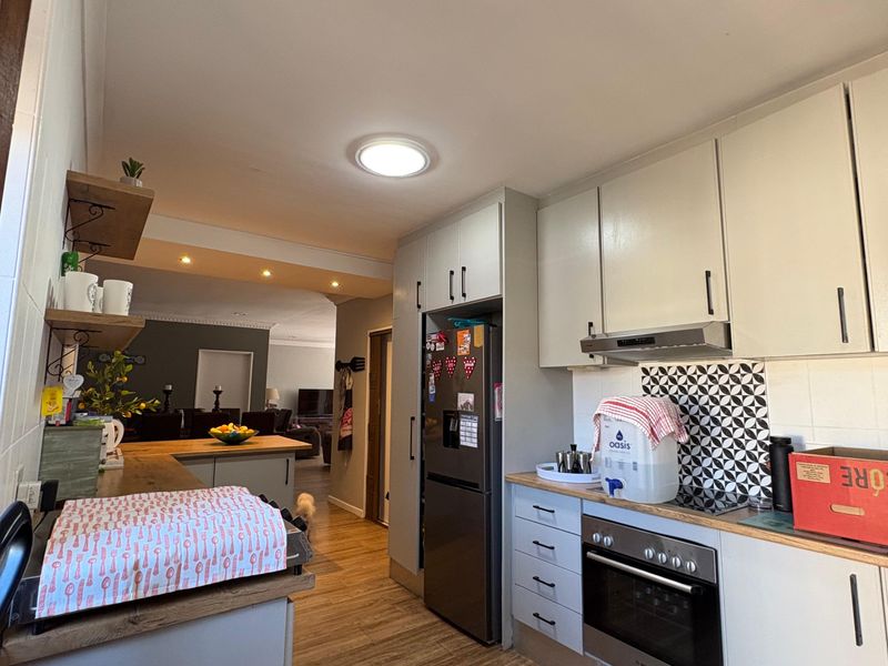 Perfectly located within walking distance to shops and healthcare, this home offers both convenience - Photo 8