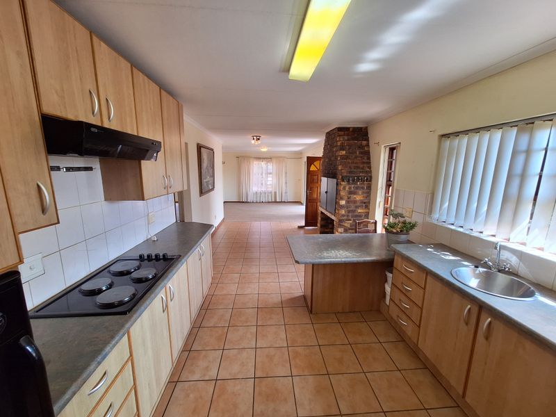 Dual Living Opportunity in Prime Wavecrest Location - Photo 9