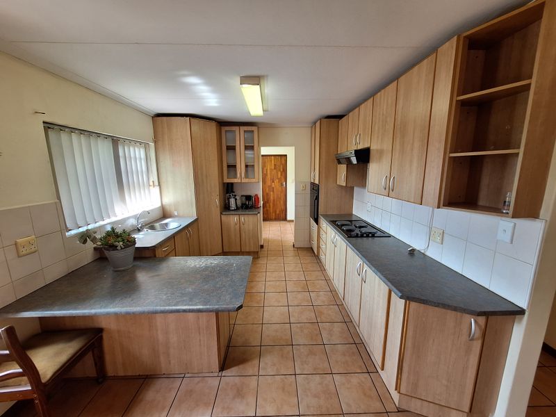 Dual Living Opportunity in Prime Wavecrest Location - Photo 8