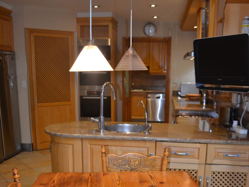 Classical Four-Bedroom Family Home in the Dean Road Enclosure in our Better Bedfordview - Photo 9