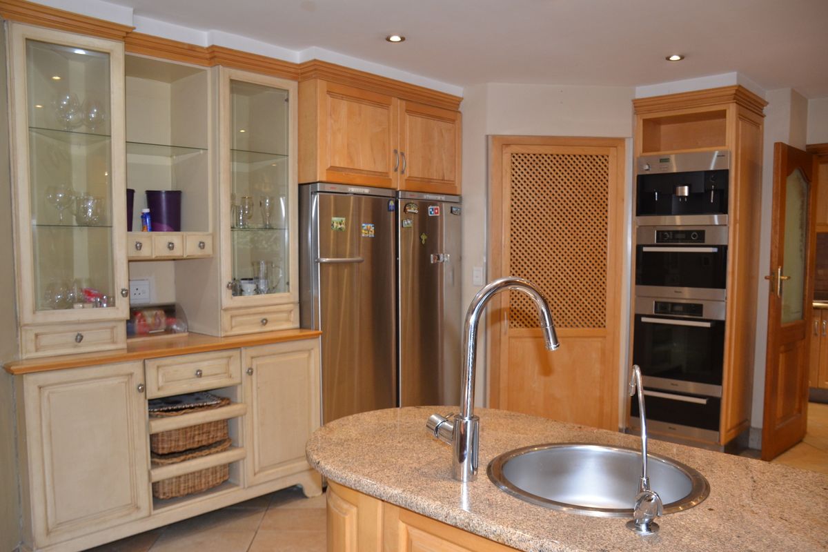 NEW PRICE. Classical Four-Bedroom Family Home in the Dean Road Enclosure in our Better Bedfordview - Photo 5
