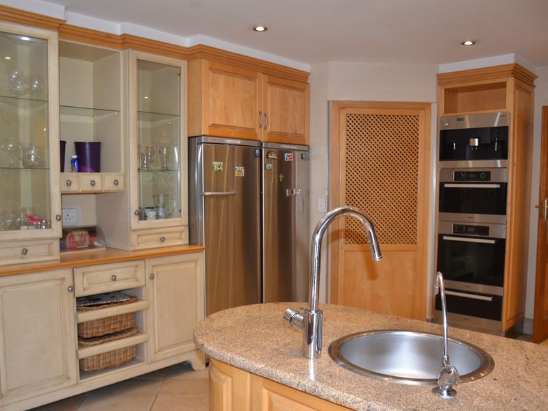 Classical Four-Bedroom Family Home in the Dean Road Enclosure in our Better Bedfordview - Photo 5