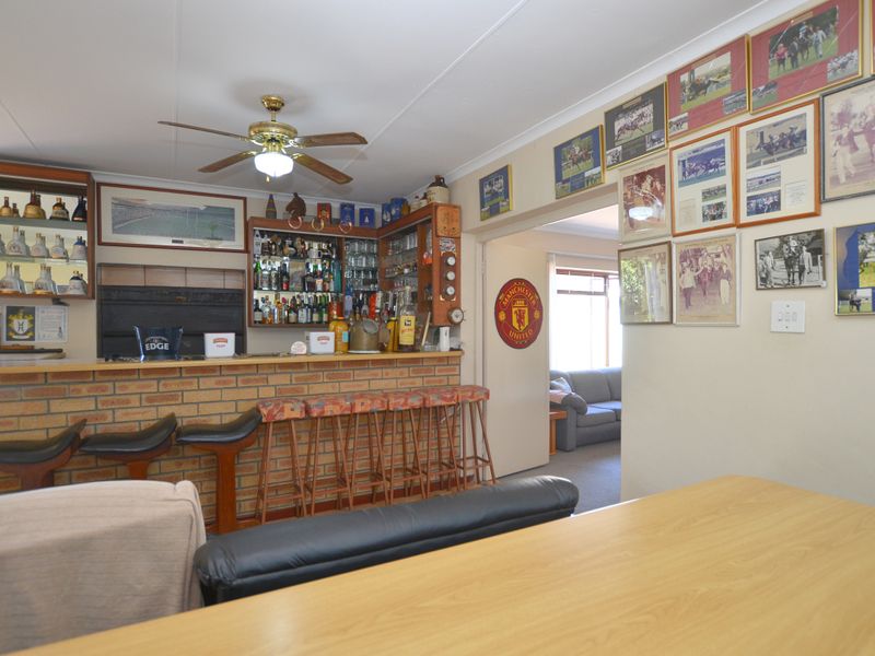 Flexible Family Home with Dual-Unit Potential In Goedemoed, Durbanville - Photo 10