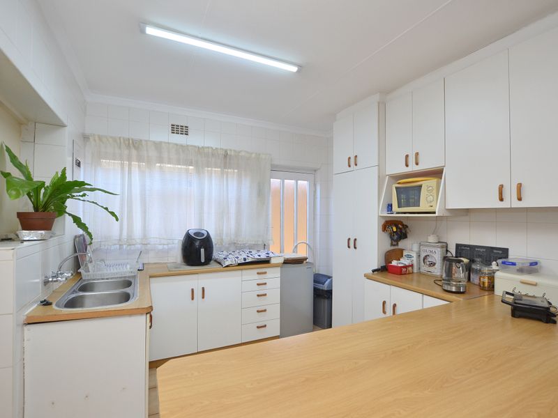 Flexible Family Home with Dual-Unit Potential In Goedemoed, Durbanville - Photo 9