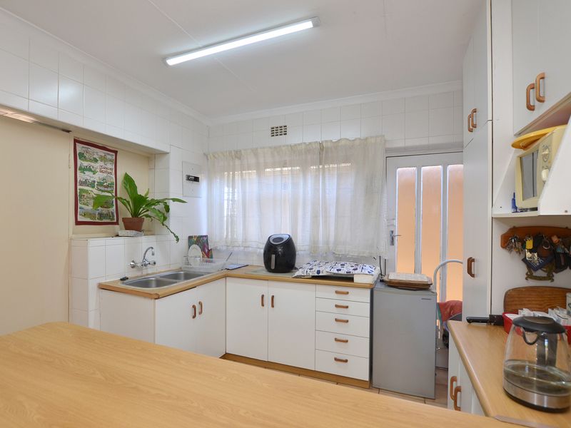 Flexible Family Home with Dual-Unit Potential In Goedemoed, Durbanville - Photo 8