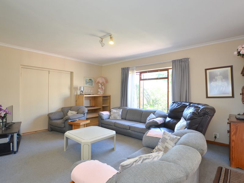 Flexible Family Home with Dual-Unit Potential In Goedemoed, Durbanville - Photo 3