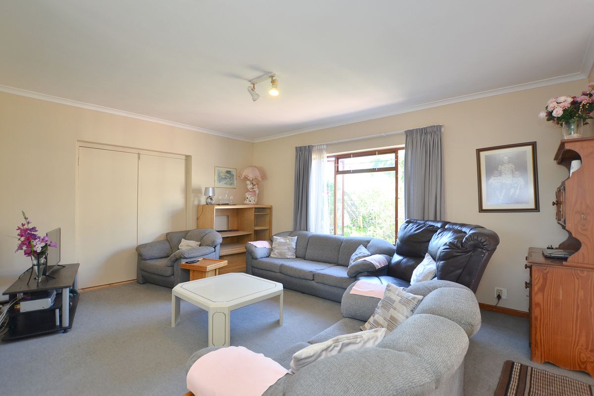 Flexible Family Home with Dual-Unit Potential In Goedemoed, Durbanville - Photo 3