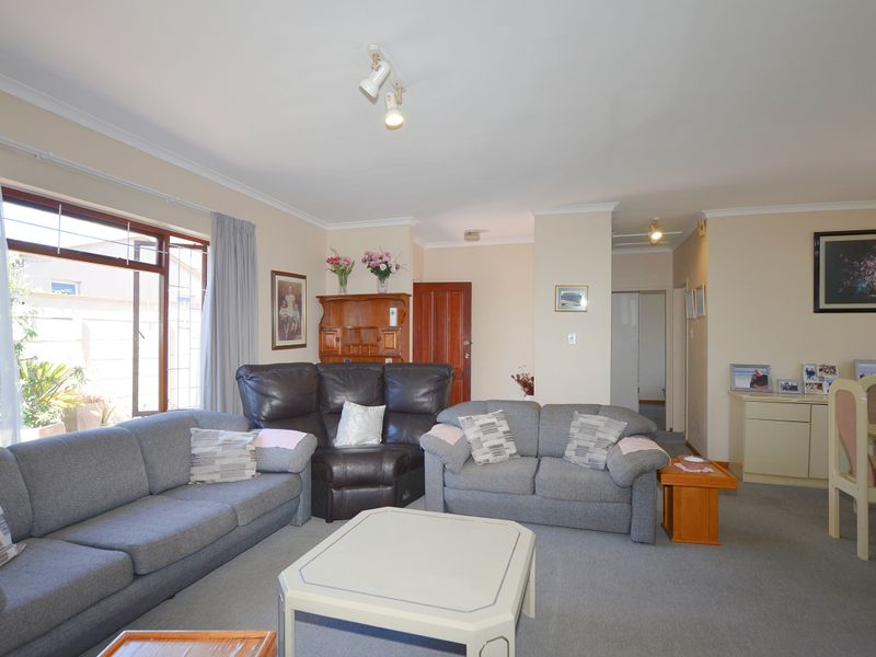 Flexible Family Home with Dual-Unit Potential In Goedemoed, Durbanville - Photo 4