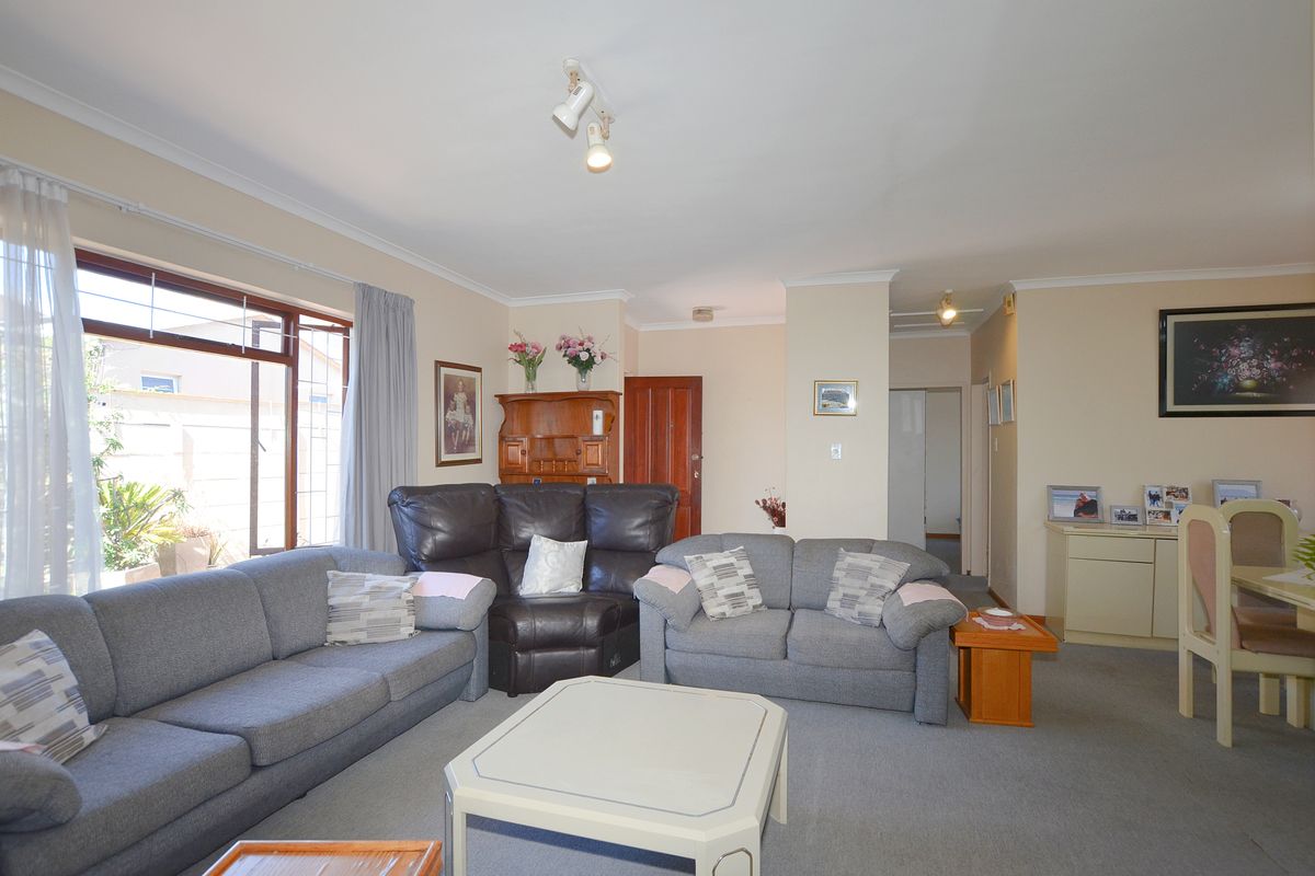 Flexible Family Home with Dual-Unit Potential In Goedemoed, Durbanville - Photo 4