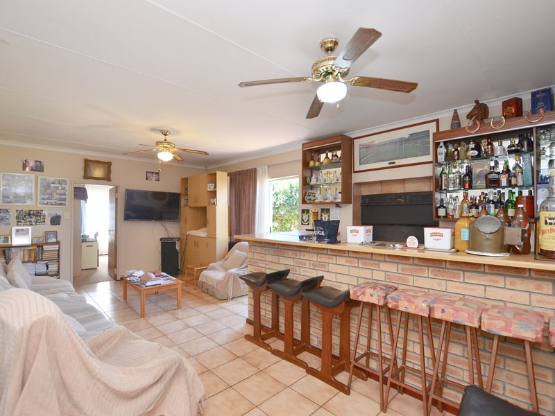 Flexible Family Home with Dual-Unit Potential In Goedemoed, Durbanville - Photo 2