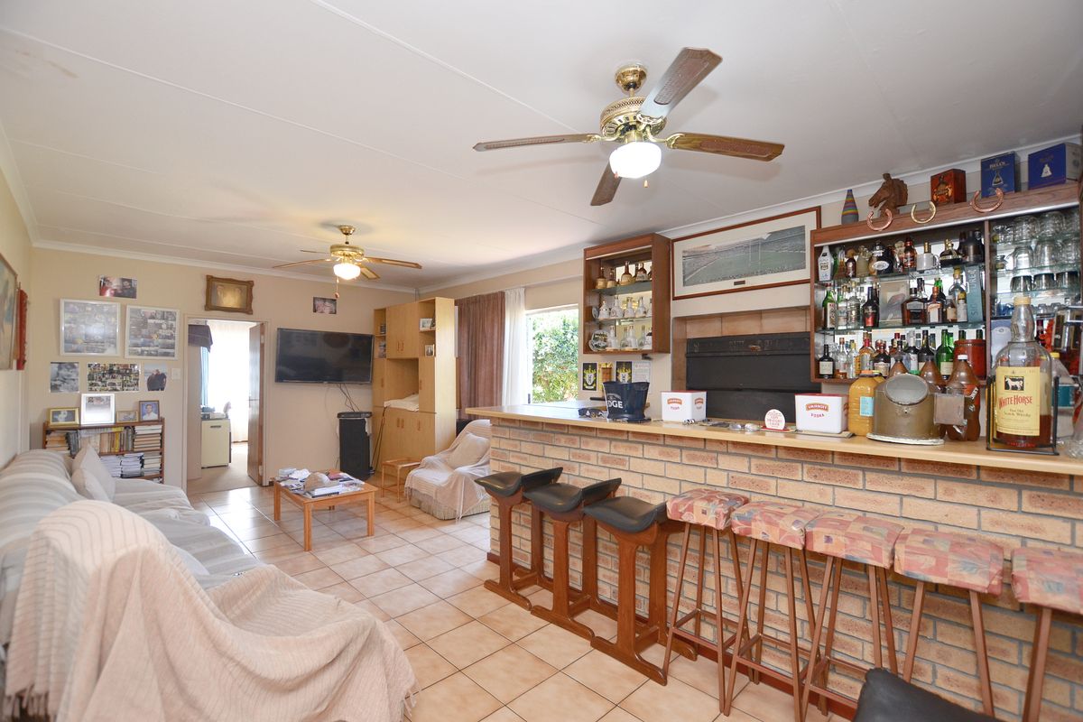 Flexible Family Home with Dual-Unit Potential In Goedemoed, Durbanville - Photo 2