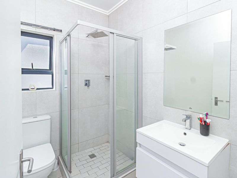Modern 2 Bedroom, 2 Bathroom Apartment in Ventura Estate – Excellent Investment Opportunity - Photo 10