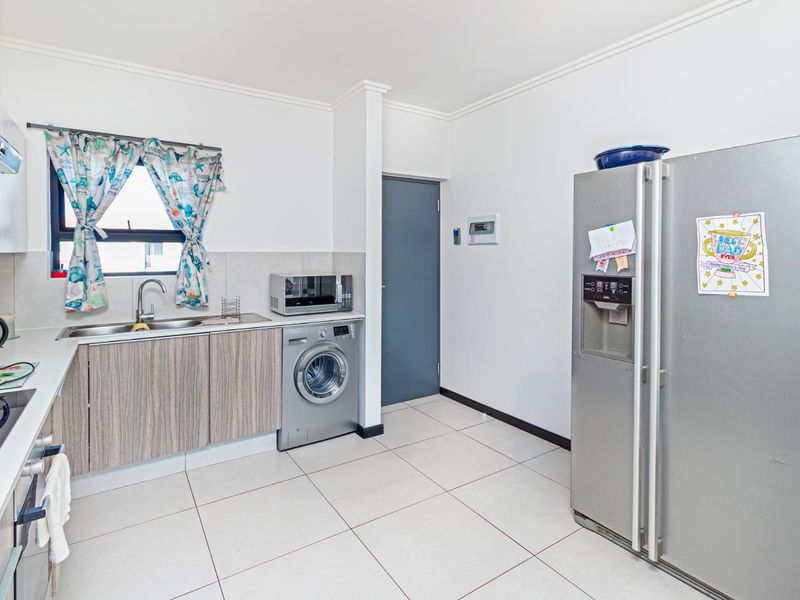 Modern 2 Bedroom, 2 Bathroom Apartment in Ventura Estate – Excellent Investment Opportunity - Photo 3