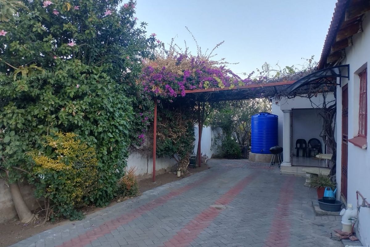 PRIME LOCATION!!!! - Photo 2