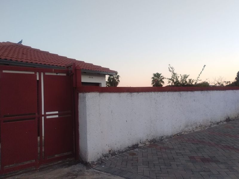 PRIME LOCATION!!!! - Photo 3