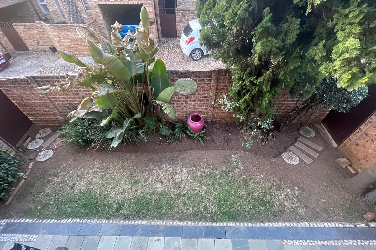 Secure 3-Bedroom Duplex with Private Garden Near Kibler Golf Course - Photo 3