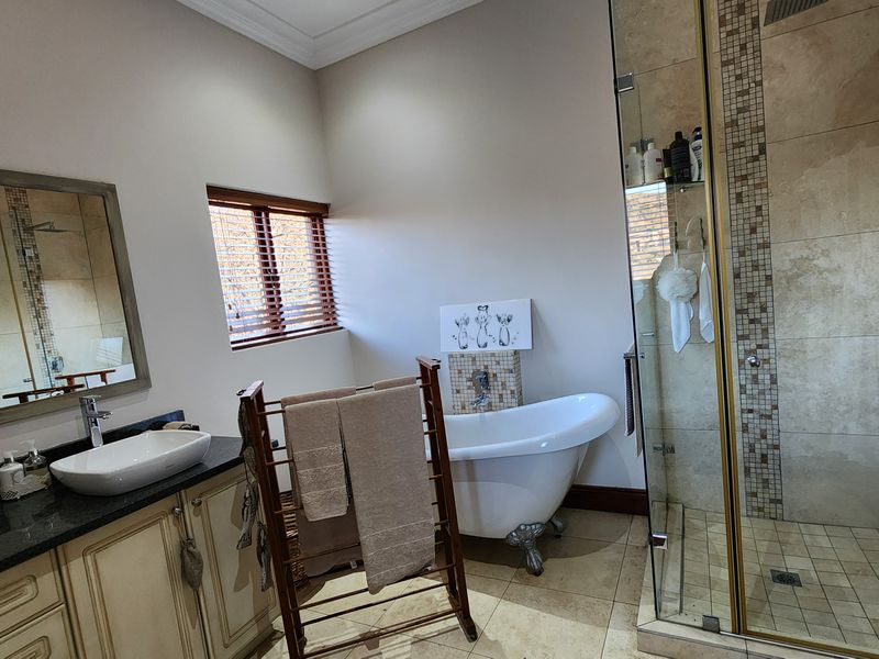 Luxury living, where the wild still roams @ approximately 320.000 Euro - Photo 9