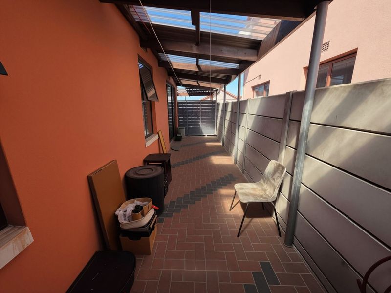 A Practical Home In The Heart Of Highbury, Kuils River - Photo 7