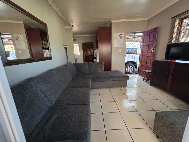 A Practical Home In The Heart Of Highbury, Kuils River - Photo 8