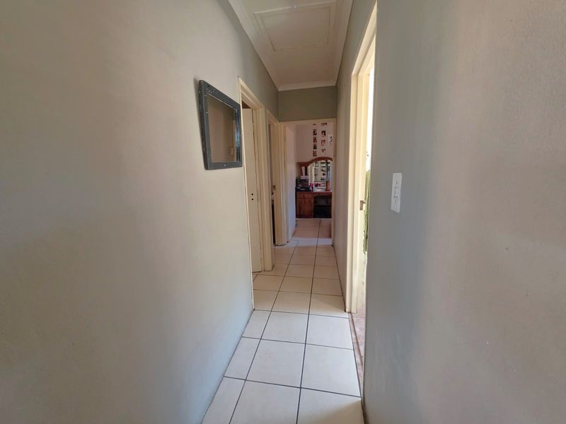 A Practical Home In The Heart Of Highbury, Kuils River - Photo 10