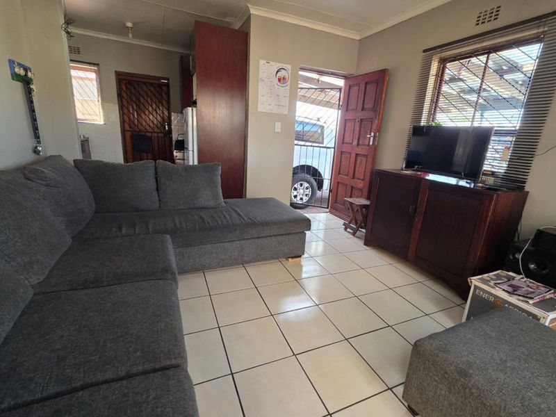 A Practical Home In The Heart Of Highbury, Kuils River - Photo 9