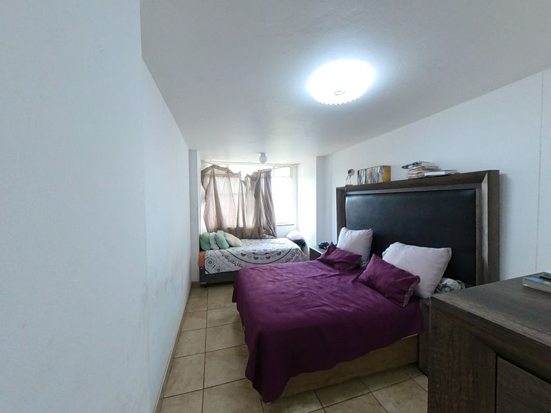 Three-Bedroom Flat with Warm, Stylish Design - Photo 8