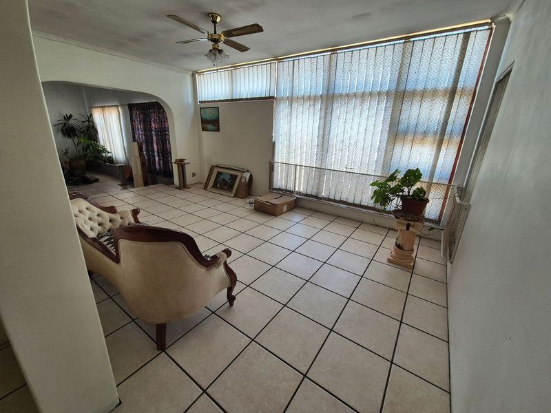 Surprisingly spacious. This 3 bedroom Family in Kuilsriver is a must view. - Photo 9