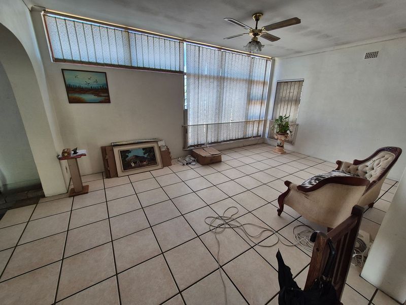 Surprisingly spacious. This 3 bedroom Family in Kuilsriver is a must view. - Photo 8