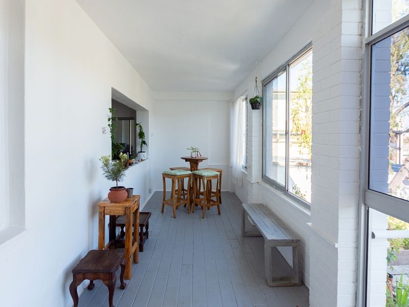 Charming 3-Bedroom Home with Scenic River Views - Photo 2