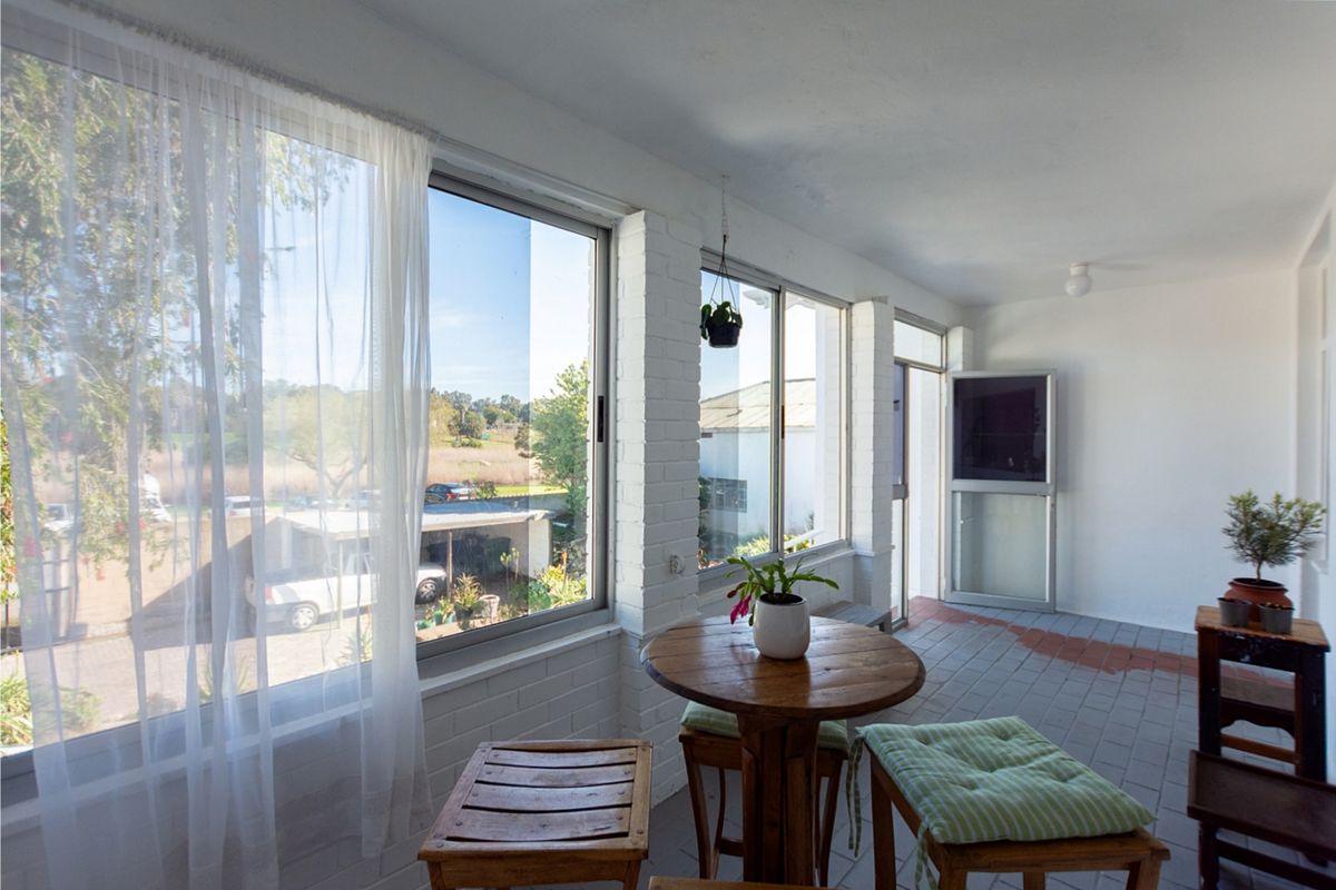 Charming 3-Bedroom Home with Scenic River Views - Photo 3