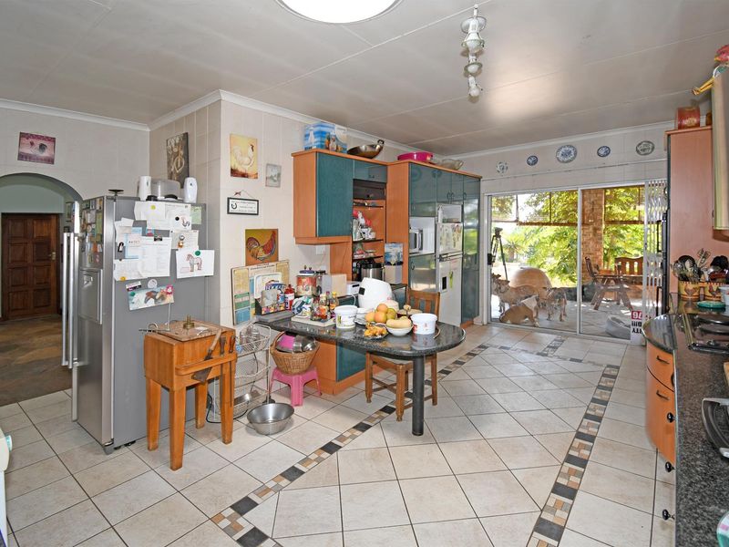 2,2-hectare equestrian property with spacious home and endless potential - Photo 9