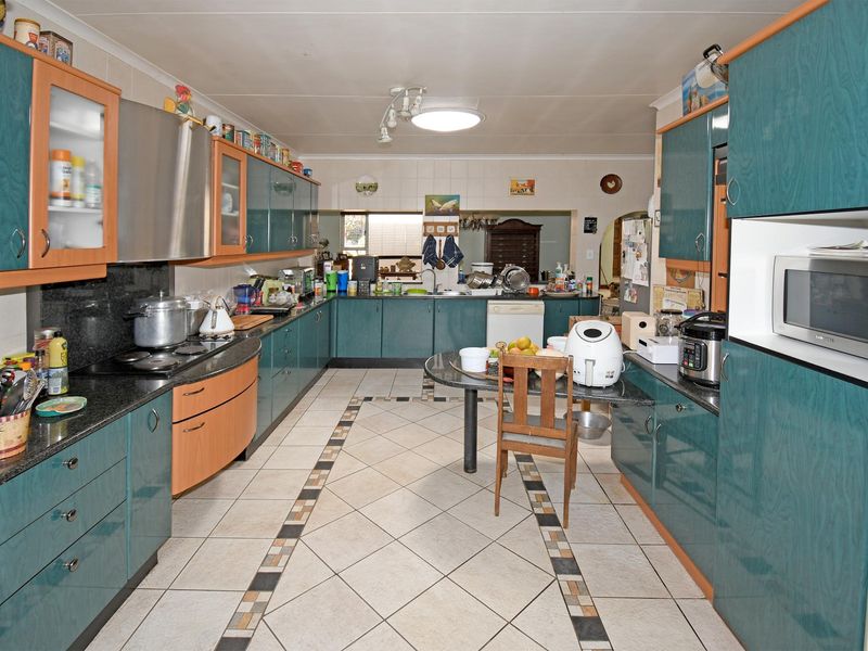 2,2-hectare equestrian property with spacious home and endless potential - Photo 8