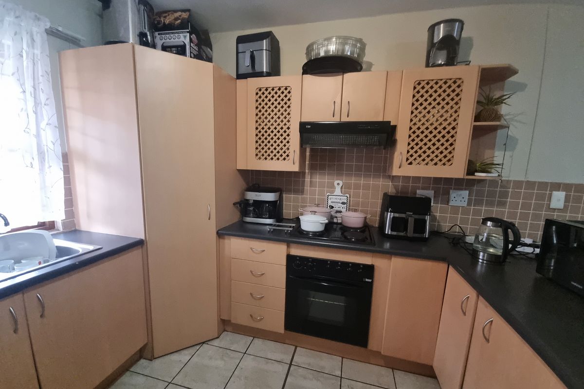 Charming 2-Bedroom Apartment in the Heart of Waterval East, Rustenburg - Photo 5