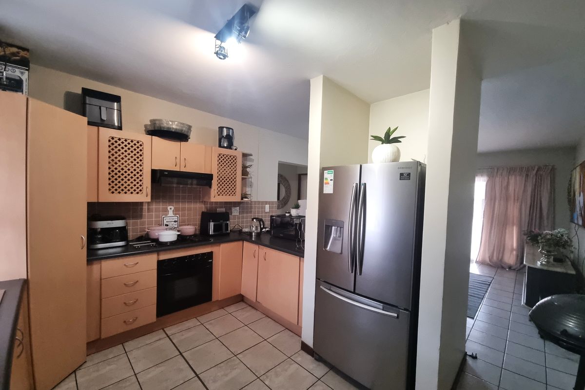Charming 2-Bedroom Apartment in the Heart of Waterval East, Rustenburg - Photo 4
