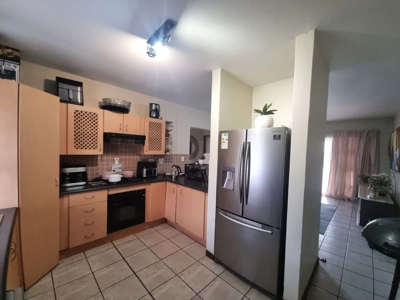 Charming 2-Bedroom Apartment in the Heart of Waterval East, Rustenburg - Photo 4