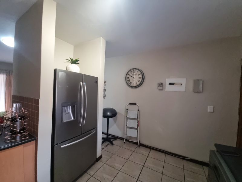 Charming 2-Bedroom Apartment in the Heart of Waterval East, Rustenburg - Photo 6