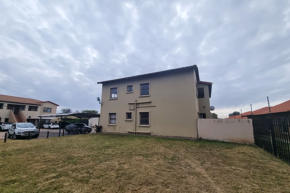 Charming 2-Bedroom Apartment in the Heart of Waterval East, Rustenburg - Photo 2