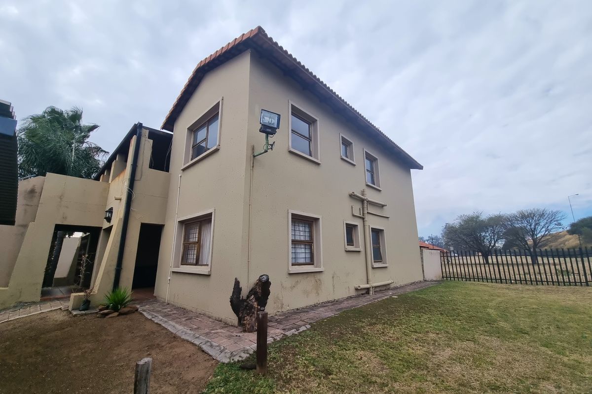 Charming 2-Bedroom Apartment in the Heart of Waterval East, Rustenburg - Photo 2