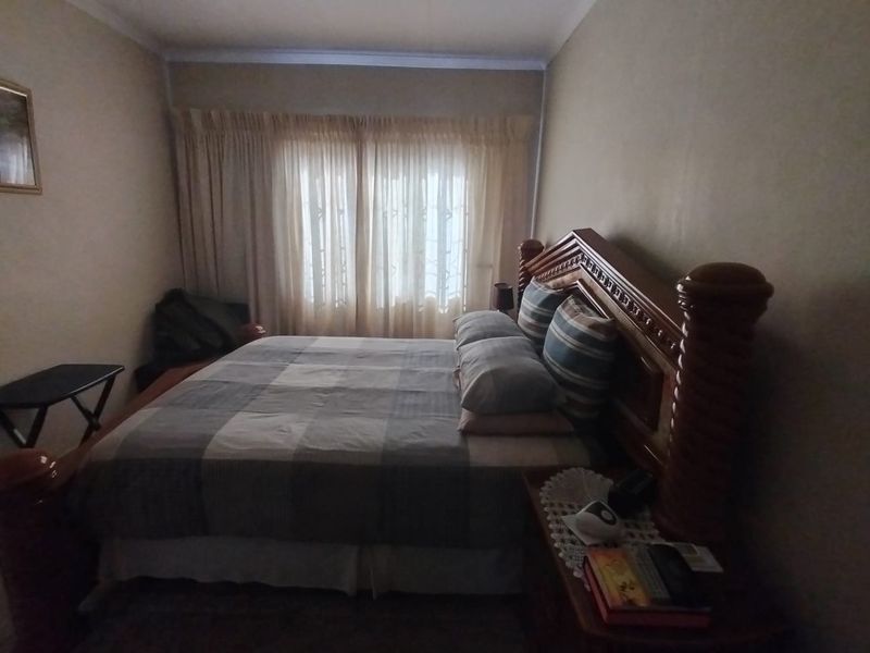 Charming 3-bedroom house in Waterval East, Rustenburg—perfect for family living and cozy gatherings - Photo 10