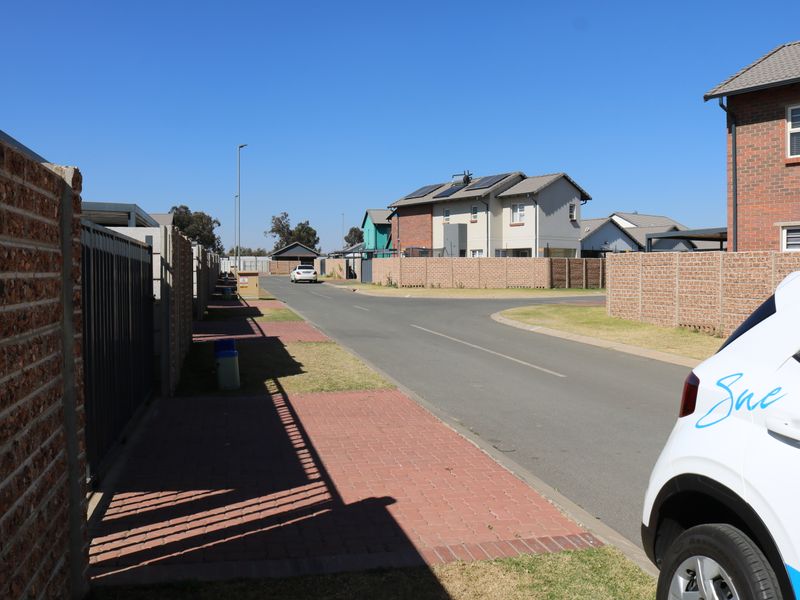 New Development a stone throw away from Parkdene Shopping Centre - Photo 4