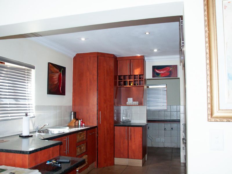 A Real Family Home!! - Photo 4