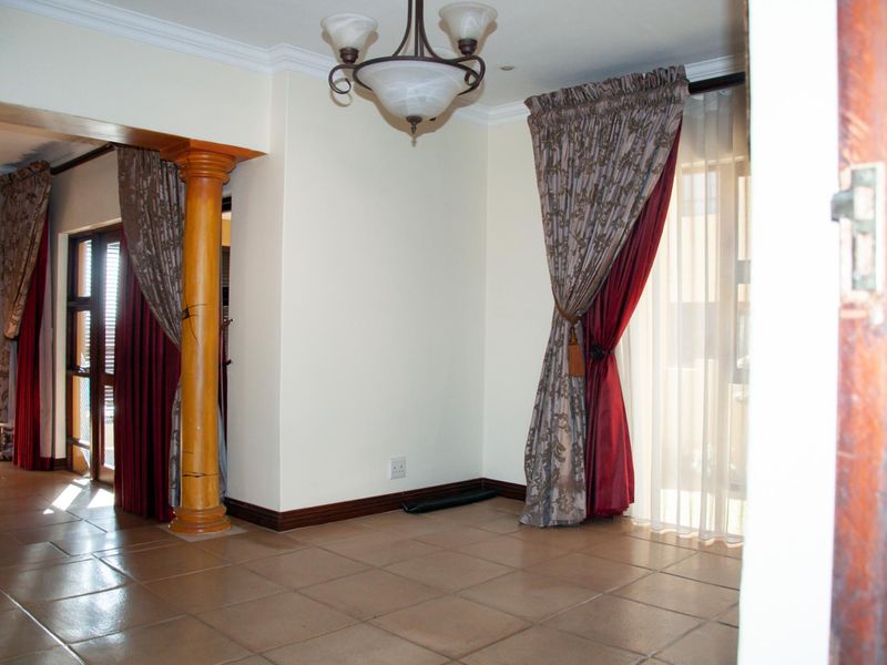 A Real Family Home!! - Photo 9