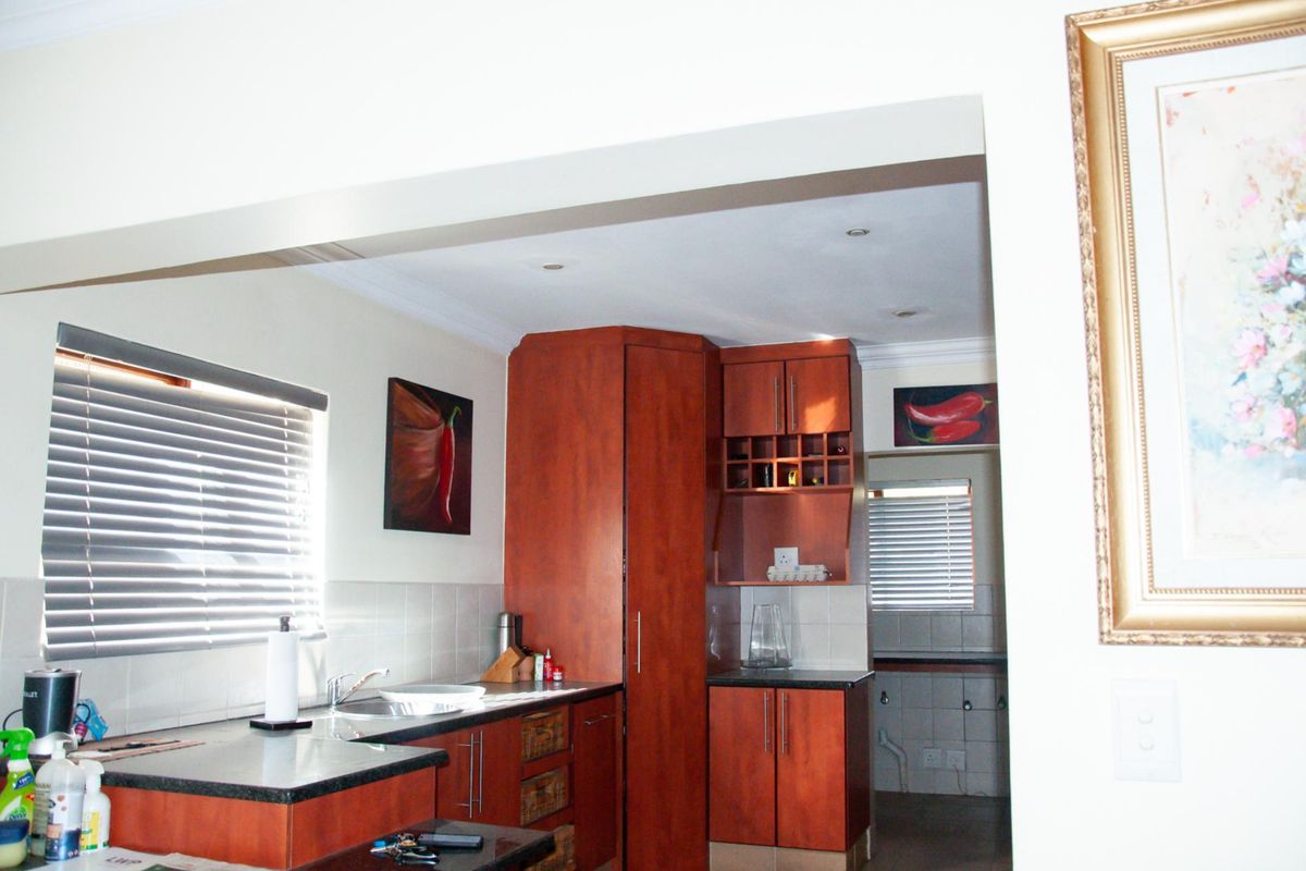 A Real Family Home!! - Photo 3