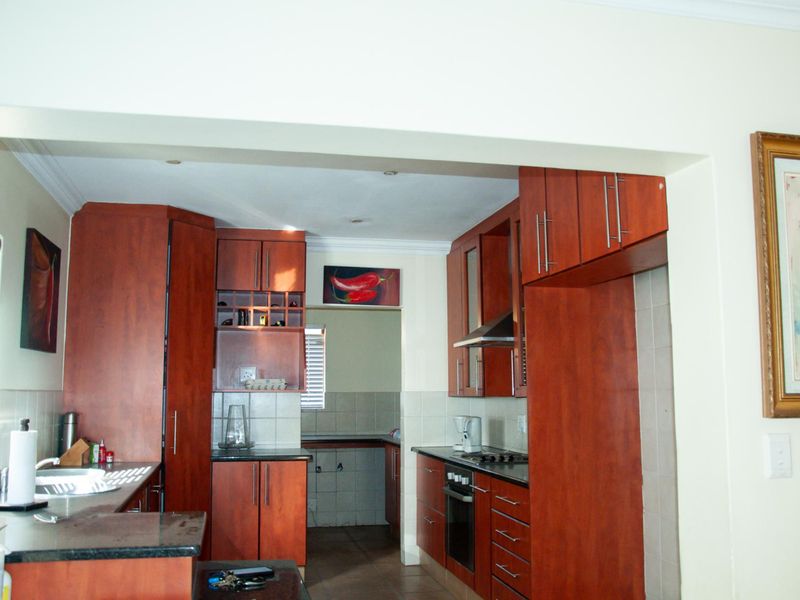 A Real Family Home!! - Photo 2